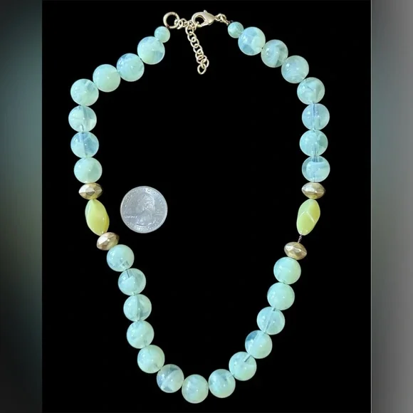 Elegant Green Vintage Beaded Necklace - Picture 3 of 5